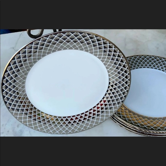 CIROA LUXE DINNER PLATES SILVER METALLIC DIAMOND NEW - Picture 3 of 6